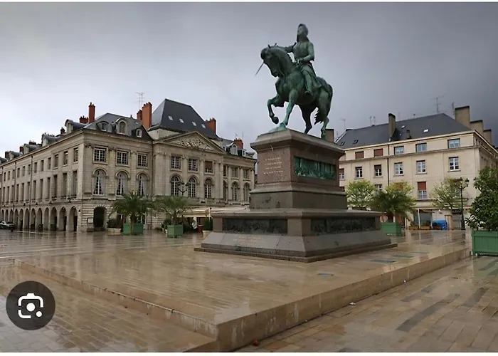Joli F2 Gare Orleans Avec Parking Prive Et Balcon Classe 3 Etoiles