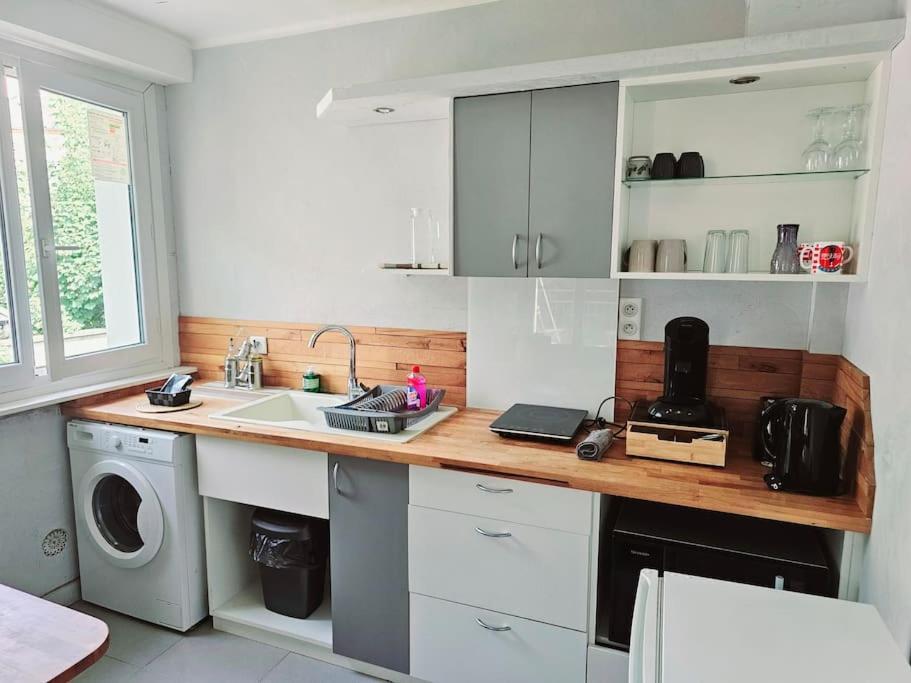 Joli F2 Gare Avec Parking Prive Et Balcon Classe 3 Etoiles * Orleans