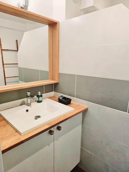 Joli F2 Gare Avec Parking Prive Et Balcon Classe 3 Etoiles * Orleans