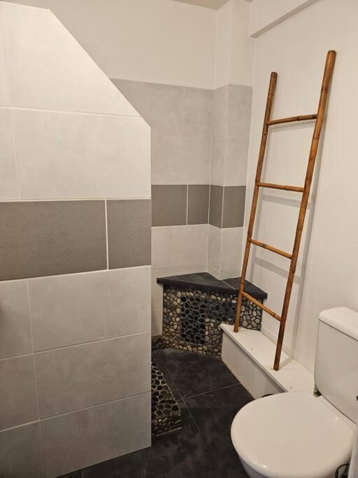 Joli F2 Gare Avec Parking Prive Et Balcon Classe 3 Etoiles *